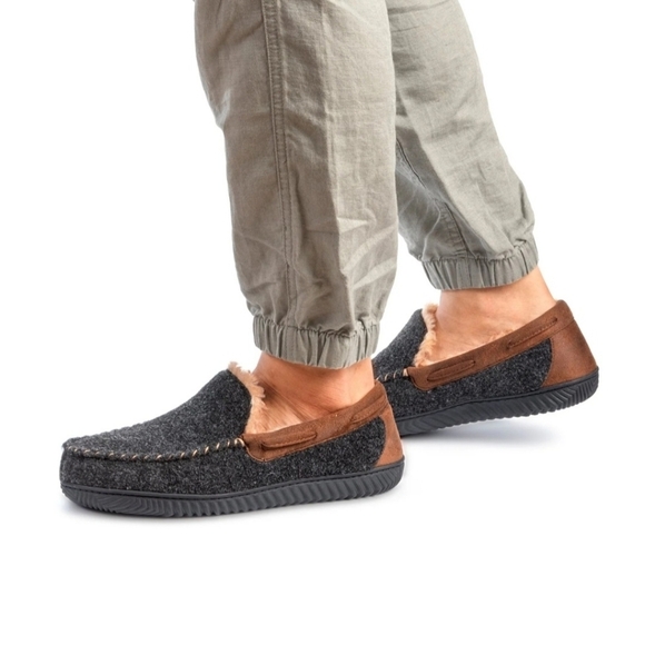 NEW! Slippers house shoes size 9!Dark grey machine washable warm winter casual - Picture 3 of 5